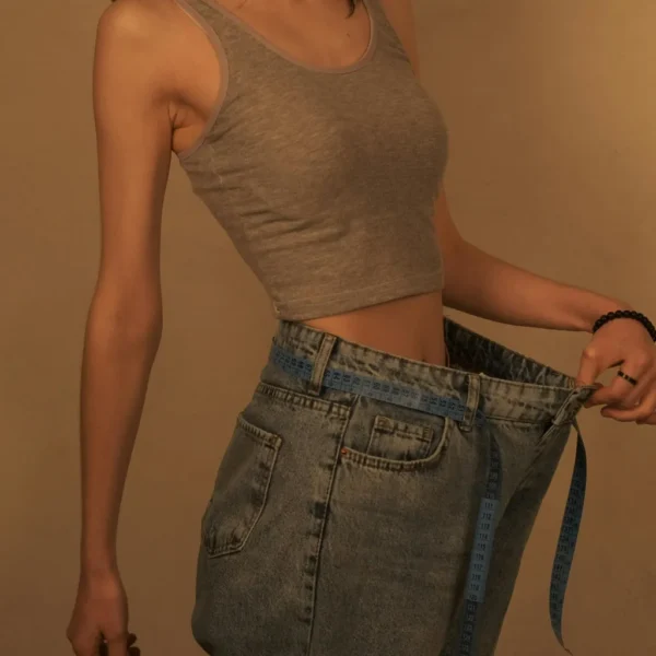 Mulher vendo que perdeu peso - Perdas no recebimento de crédito