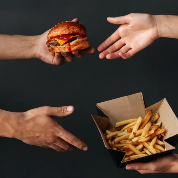 hambúrguer e batata frita